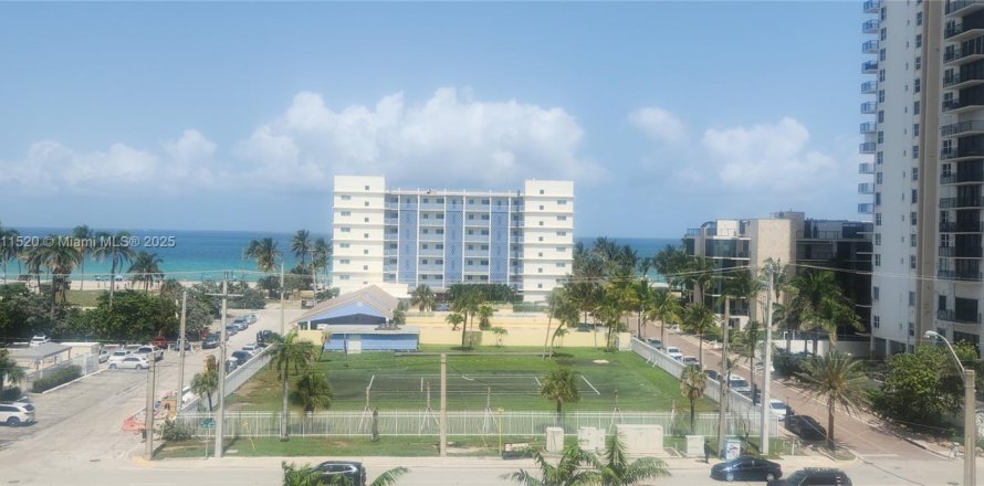 Condo à Hollywood, Floride, 2 chambres № 1770231