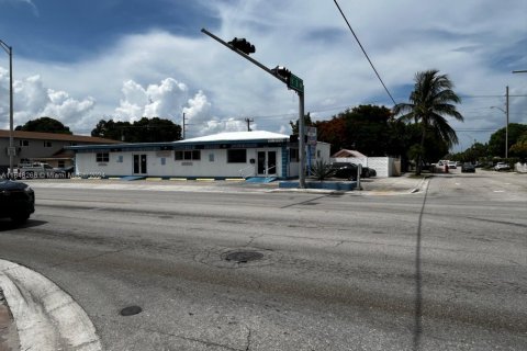 Commercial property in Hialeah, Florida № 1887192 - photo 1