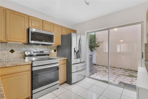 Casa en venta en Pembroke Pines, Florida, 3 dormitorios, 135.27 m2 № 1992418 - foto 15