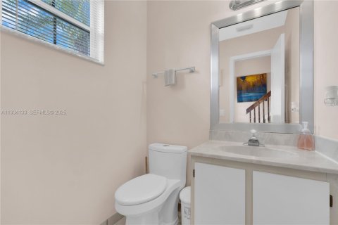 Casa en venta en Pembroke Pines, Florida, 3 dormitorios, 135.27 m2 № 1992418 - foto 28