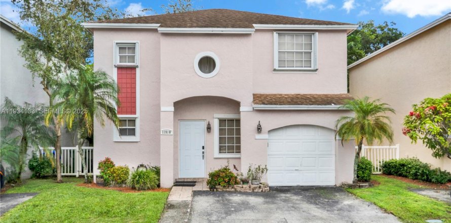 Casa en Pembroke Pines, Florida 3 dormitorios, 135.27 m2 № 1992418