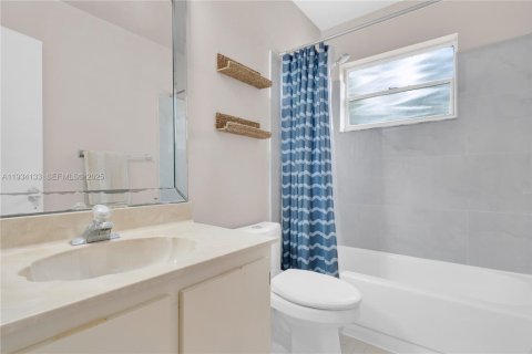 Casa en venta en Pembroke Pines, Florida, 3 dormitorios, 135.27 m2 № 1992418 - foto 27