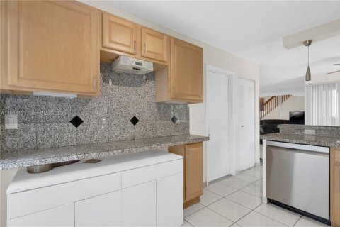 Casa en venta en Pembroke Pines, Florida, 3 dormitorios, 135.27 m2 № 1992418 - foto 14