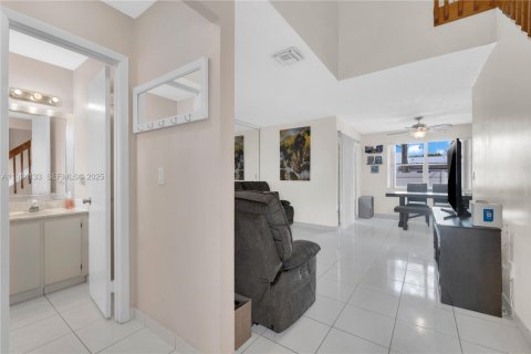 Casa en venta en Pembroke Pines, Florida, 3 dormitorios, 135.27 m2 № 1992418 - foto 8