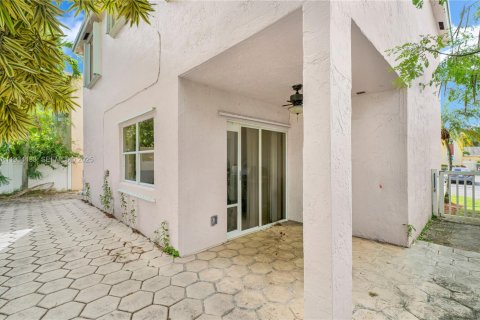 Casa en venta en Pembroke Pines, Florida, 3 dormitorios, 135.27 m2 № 1992418 - foto 29