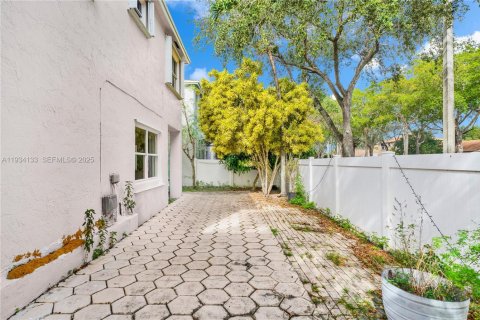 Casa en venta en Pembroke Pines, Florida, 3 dormitorios, 135.27 m2 № 1992418 - foto 30