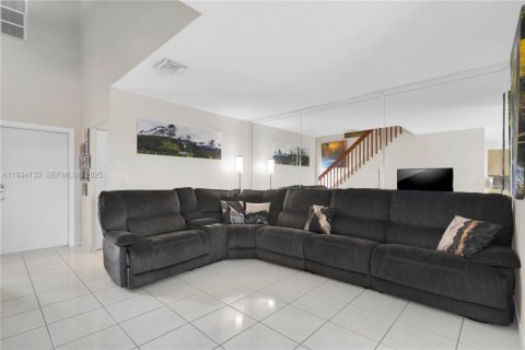 Casa en venta en Pembroke Pines, Florida, 3 dormitorios, 135.27 m2 № 1992418 - foto 6