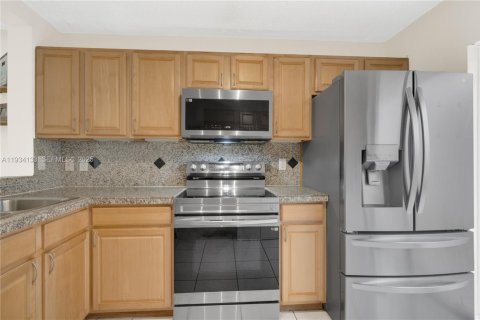 Casa en venta en Pembroke Pines, Florida, 3 dormitorios, 135.27 m2 № 1992418 - foto 16