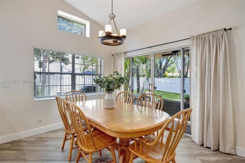 Снять в аренду виллу или дом в Уэстон, Флорида 2 спальни, 113.81м2, № 1984441 - фото 24