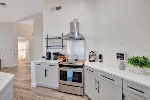 Снять в аренду виллу или дом в Уэстон, Флорида 2 спальни, 113.81м2, № 1984441 - фото 16