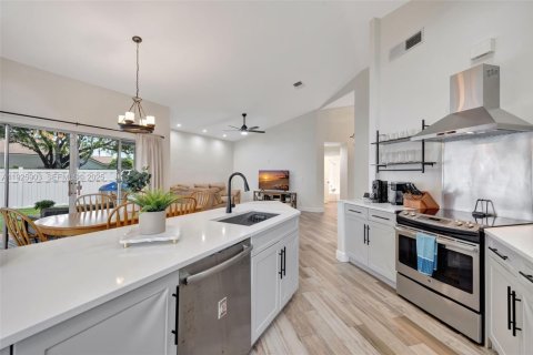 Снять в аренду виллу или дом в Уэстон, Флорида 2 спальни, 113.81м2, № 1984441 - фото 15