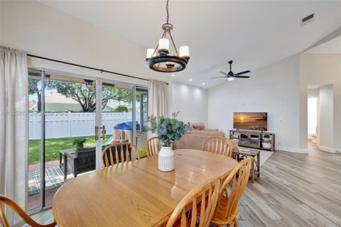 Снять в аренду виллу или дом в Уэстон, Флорида 2 спальни, 113.81м2, № 1984441 - фото 22