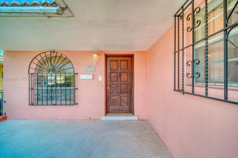 House in Miami, Florida 4 bedrooms, 172.43 sq.m. № 2244238 - photo 28