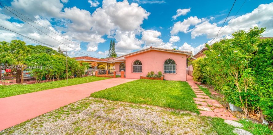 House in Miami, Florida 4 bedrooms, 172.43 sq.m. № 2244238