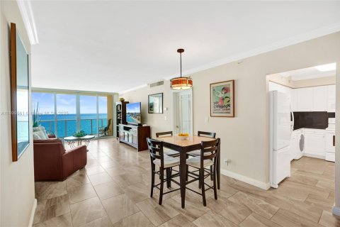 Condo in Hollywood, Florida, 1 bedroom  № 1953399 - photo 8