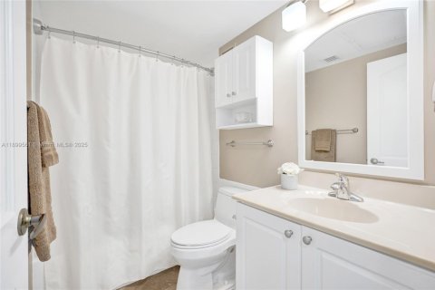 Condo in Hollywood, Florida, 1 bedroom  № 1953399 - photo 10