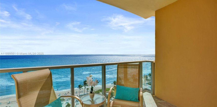 Кондоминиум с 1 спальней в Холливуд, Флорида № 1953399