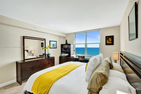 Condo in Hollywood, Florida, 1 bedroom  № 1953399 - photo 12