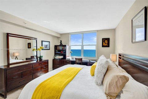 Condo in Hollywood, Florida, 1 bedroom  № 1953399 - photo 13