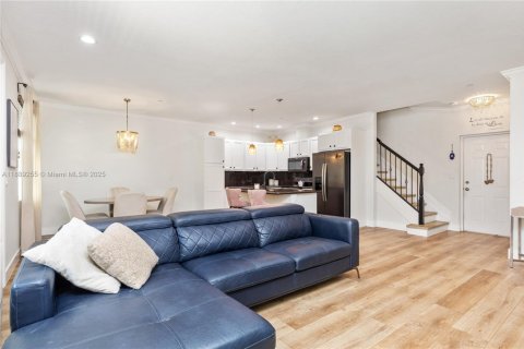 Townhouse in Cooper City, Florida 3 bedrooms, 164.44 sq.m. № 1939319 - photo 8