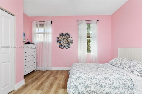 Townhouse in Cooper City, Florida 3 bedrooms, 164.44 sq.m. № 1939319 - photo 16