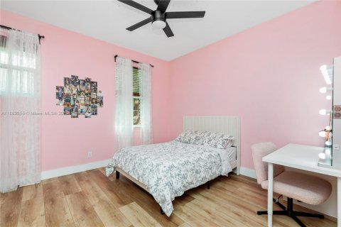 Townhouse in Cooper City, Florida 3 bedrooms, 164.44 sq.m. № 1939319 - photo 15