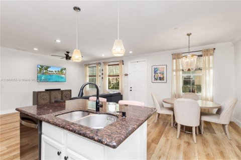 Townhouse in Cooper City, Florida 3 bedrooms, 164.44 sq.m. № 1939319 - photo 10