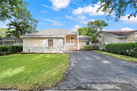 Снять в аренду виллу или дом в Майами, Флорида 4 спальни, 167.13м2, № 1956692 - фото 1