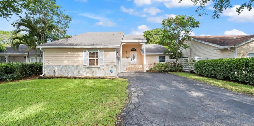 Дом в Майами, Флорида 4 спальни, 167.13м2 № 1956692