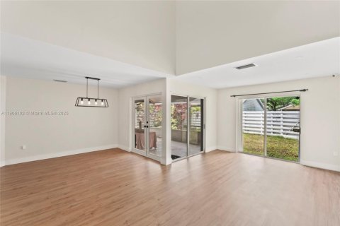 Снять в аренду виллу или дом в Майами, Флорида 4 спальни, 167.13м2, № 1956692 - фото 6