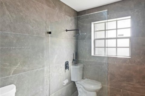 Снять в аренду виллу или дом в Майами, Флорида 4 спальни, 167.13м2, № 1956692 - фото 13