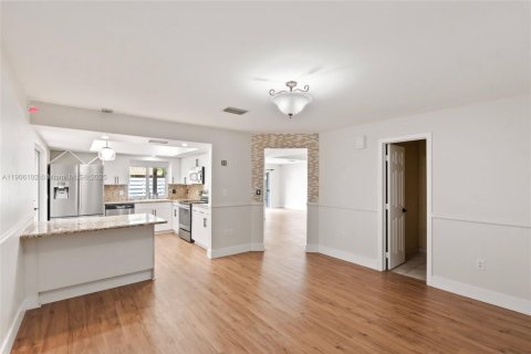 Снять в аренду виллу или дом в Майами, Флорида 4 спальни, 167.13м2, № 1956692 - фото 8