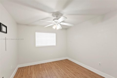 Снять в аренду виллу или дом в Майами, Флорида 4 спальни, 167.13м2, № 1956692 - фото 18