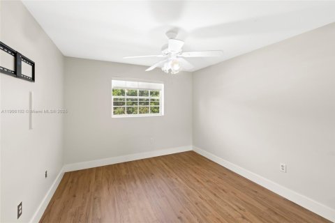 Снять в аренду виллу или дом в Майами, Флорида 4 спальни, 167.13м2, № 1956692 - фото 15