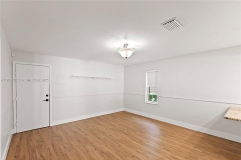 Снять в аренду виллу или дом в Майами, Флорида 4 спальни, 167.13м2, № 1956692 - фото 20