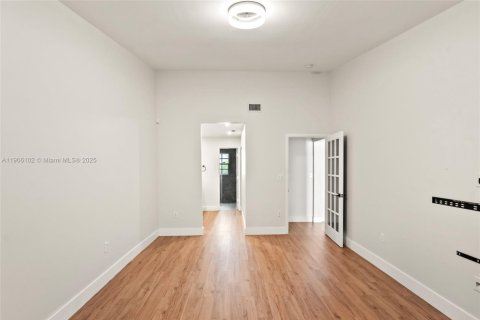 Снять в аренду виллу или дом в Майами, Флорида 4 спальни, 167.13м2, № 1956692 - фото 11