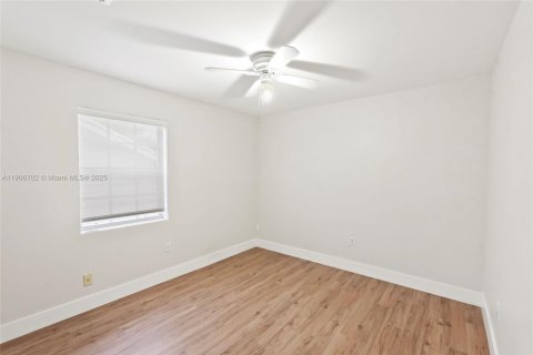 Снять в аренду виллу или дом в Майами, Флорида 4 спальни, 167.13м2, № 1956692 - фото 17