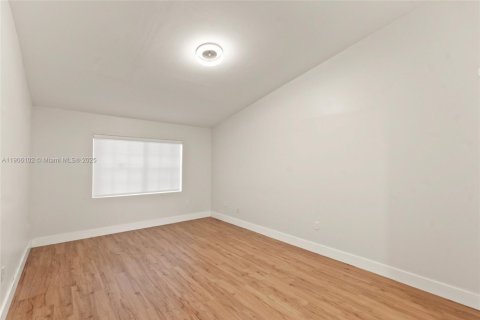 Снять в аренду виллу или дом в Майами, Флорида 4 спальни, 167.13м2, № 1956692 - фото 19