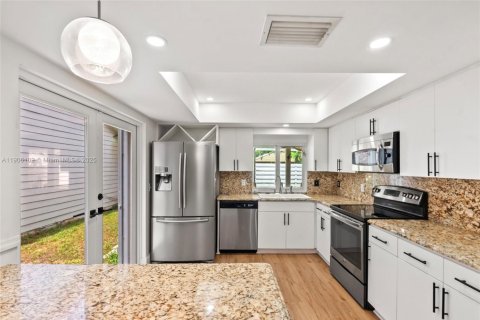 Снять в аренду виллу или дом в Майами, Флорида 4 спальни, 167.13м2, № 1956692 - фото 9