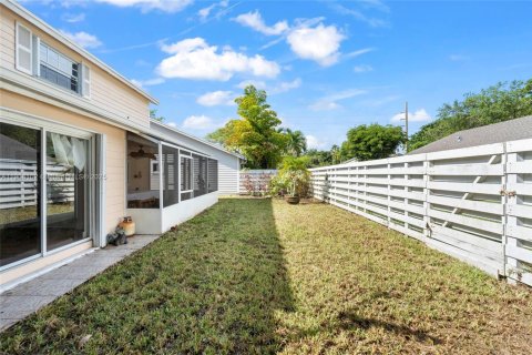 Снять в аренду виллу или дом в Майами, Флорида 4 спальни, 167.13м2, № 1956692 - фото 26