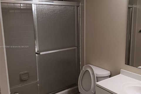 Снять в аренду кондоминиум в Корал-Спрингс, Флорида 3 спальни, 108.32м2, № 1926085 - фото 13