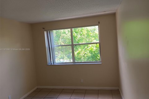 Снять в аренду кондоминиум в Корал-Спрингс, Флорида 3 спальни, 108.32м2, № 1926085 - фото 12