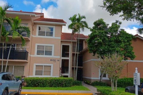 Снять в аренду кондоминиум в Корал-Спрингс, Флорида 3 спальни, 108.32м2, № 1926085 - фото 1