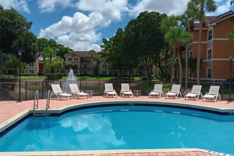 Снять в аренду кондоминиум в Корал-Спрингс, Флорида 3 спальни, 108.32м2, № 1926085 - фото 16