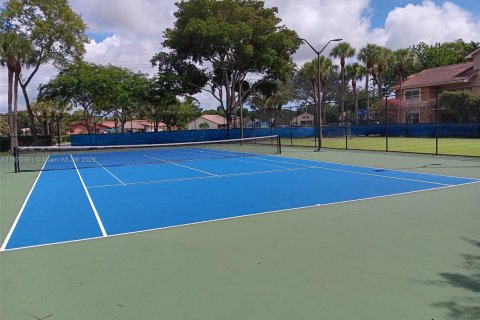 Снять в аренду кондоминиум в Корал-Спрингс, Флорида 3 спальни, 108.32м2, № 1926085 - фото 18