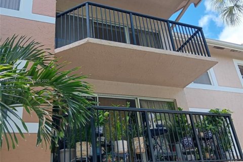 Снять в аренду кондоминиум в Корал-Спрингс, Флорида 3 спальни, 108.32м2, № 1926085 - фото 2