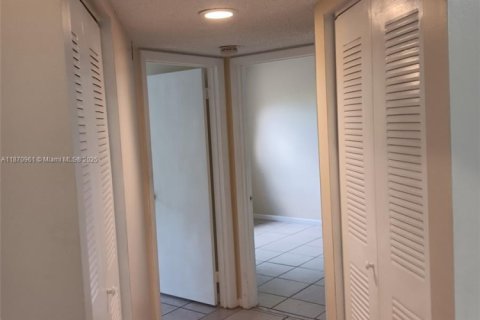 Снять в аренду кондоминиум в Корал-Спрингс, Флорида 3 спальни, 108.32м2, № 1926085 - фото 11