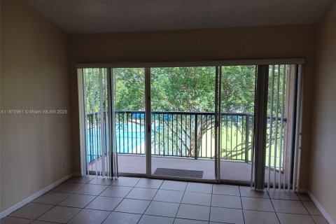 Снять в аренду кондоминиум в Корал-Спрингс, Флорида 3 спальни, 108.32м2, № 1926085 - фото 4