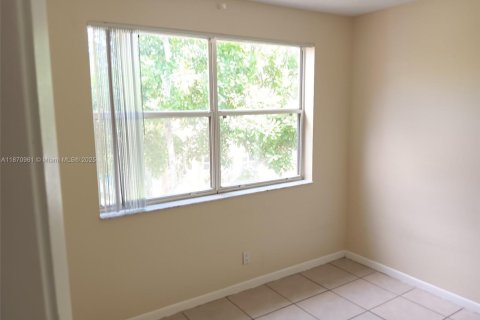 Снять в аренду кондоминиум в Корал-Спрингс, Флорида 3 спальни, 108.32м2, № 1926085 - фото 15