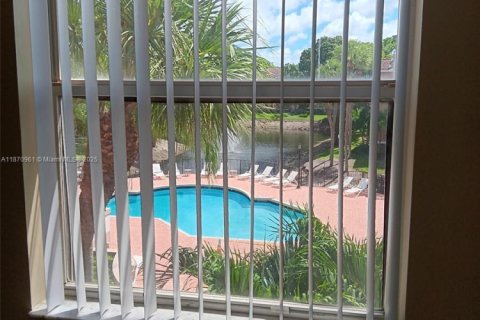 Снять в аренду кондоминиум в Корал-Спрингс, Флорида 3 спальни, 108.32м2, № 1926085 - фото 9
